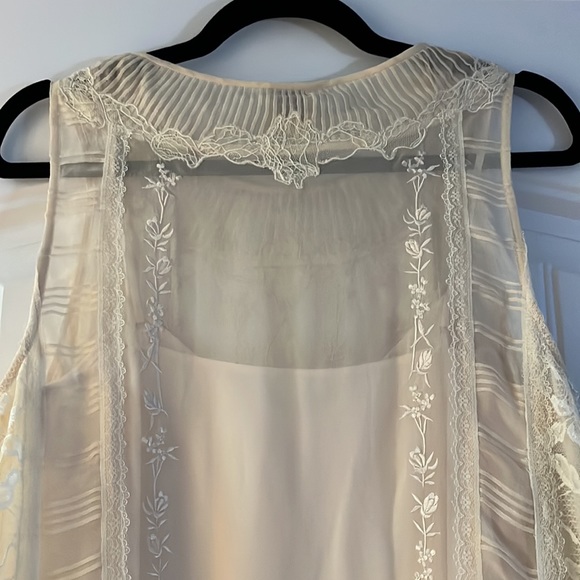 Haute Hippie XS Cream 100% silk dress. Under layer, top layer with embroidery. - Picture 5 of 5